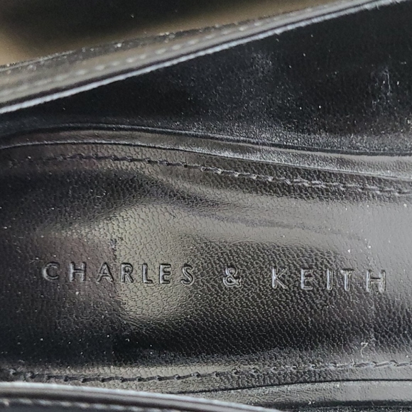 Charles & Keith Black & White flats - Picture 9 of 12
